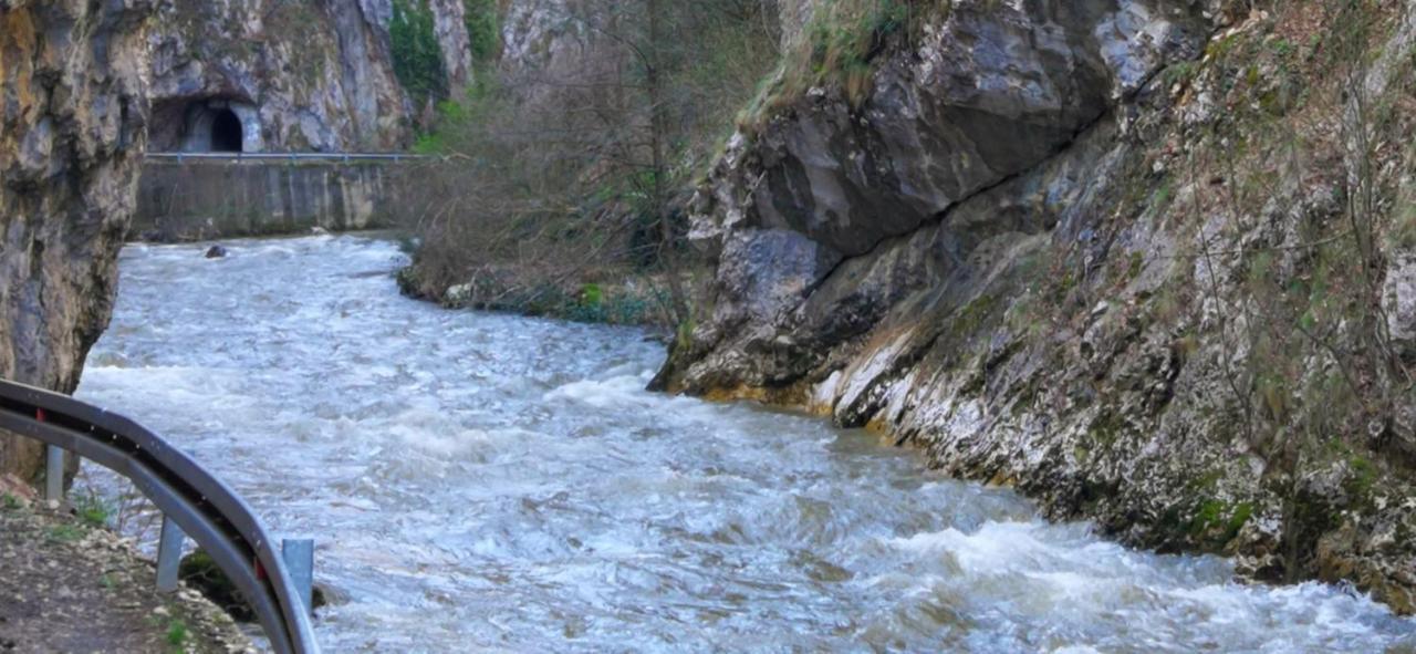 Hotel Juzni Vetar Trnski Odorovci Esterno foto