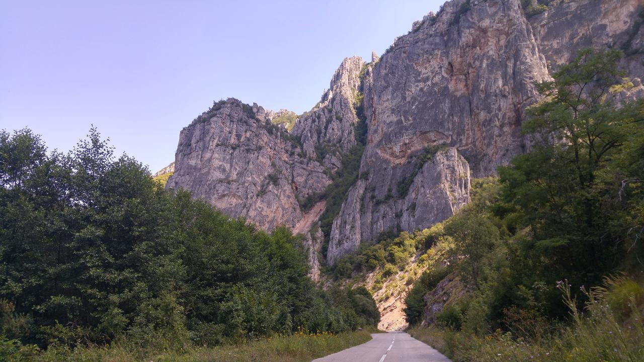 Hotel Juzni Vetar Trnski Odorovci Esterno foto