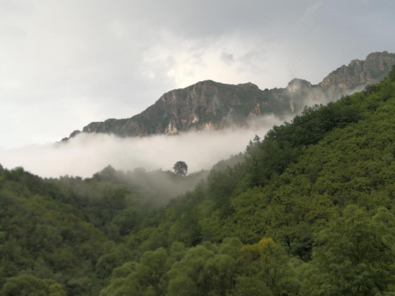 Hotel Juzni Vetar Trnski Odorovci Esterno foto