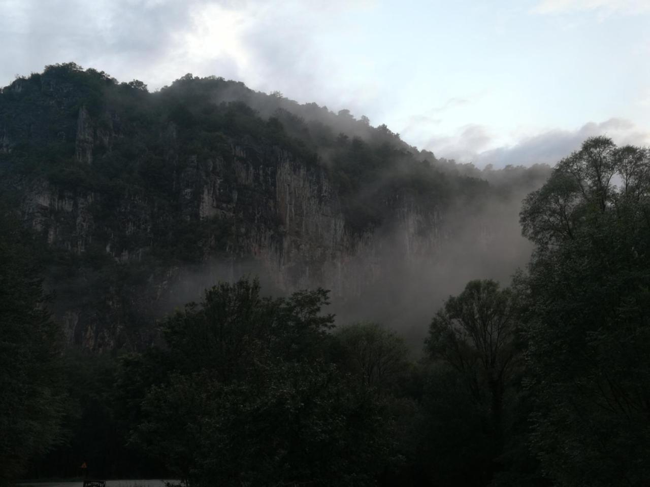 Hotel Juzni Vetar Trnski Odorovci Esterno foto